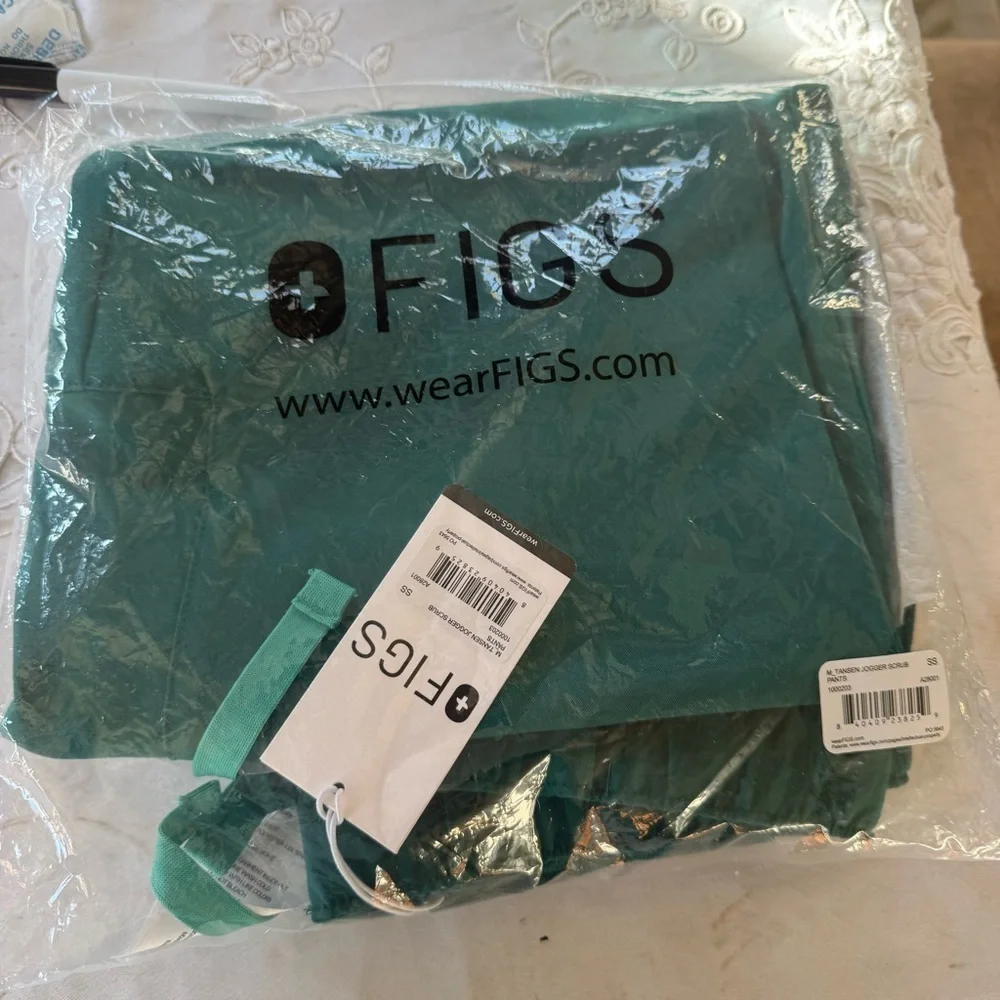 FIGS Tanson jogger scrub men’s small short length.